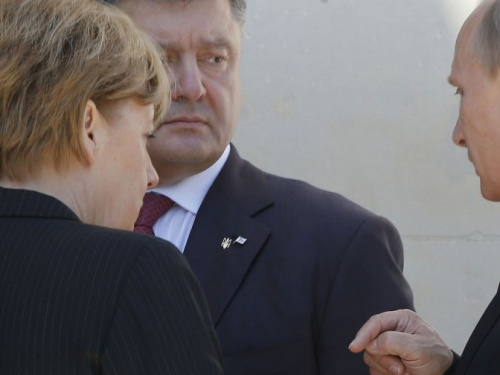 Порошенко при свидетелях спросил Путина о возможном наступлении на Мариуполь