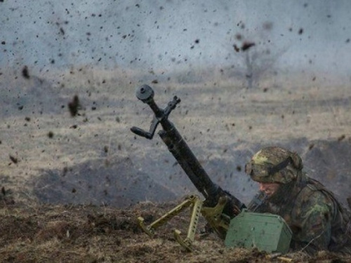 Позиции ВСУ под Мариуполем атаковали боевики, один военный ранен