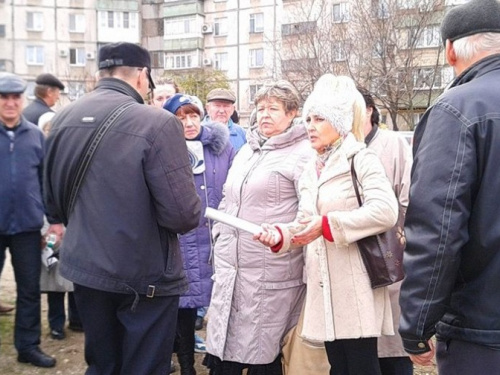 Пустыри Мариуполя превращают в скверы (ФОТО)