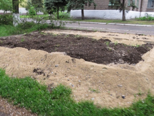 В Мариуполе снесли два новых павильона за несоответствие установленному архетипу (ФОТОФАКТ)