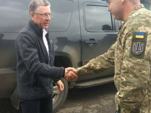 Представитель Госдепа США Курт Волкер оказался в зоне боевых действий на Донбассе (ФОТО)