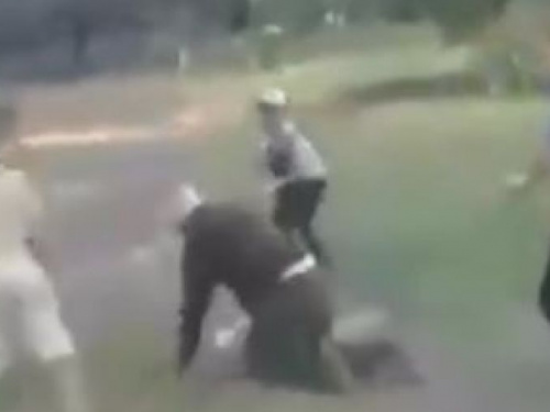 В Донецкой области подростки избили лопатой пенсионера (ВИДЕО 18+)