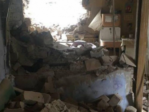 На Донбассе под обстрел попали жилые дома (ФОТО)