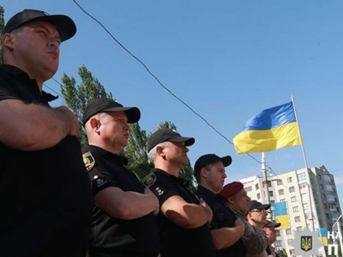 На охрану мариупольцев вышли усиленные патрули и военные (ФОТО)