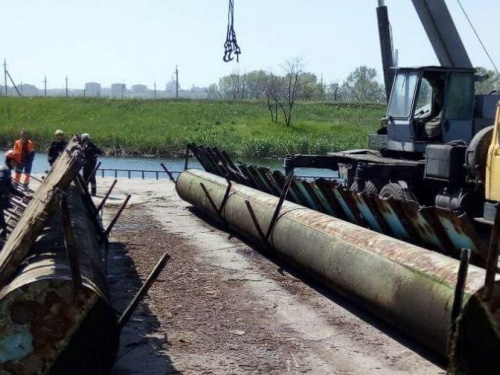 Дырявый причал в Мариуполе «не нашел» хозяина и демонтирован водолазами (ФОТО)