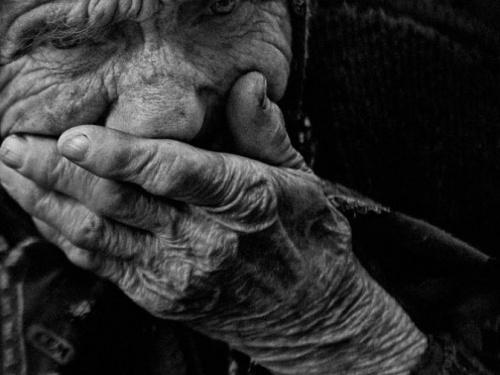 В Мариуполе переселенцев оставили без пенсий. В зоне риска более 300 человек