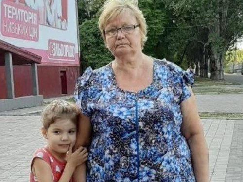 «Жилье и одежда выгорели»: в Мариуполе собирают помощь бабушке с внучкой (ФОТО)