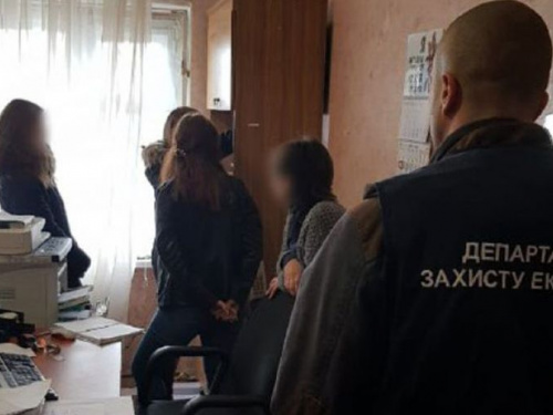 В Мариуполе на взятке задержали чиновницу (ФОТО)