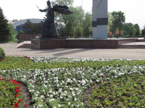 Мариуполь преображается к 9 мая (ФОТО+ВИДЕО)