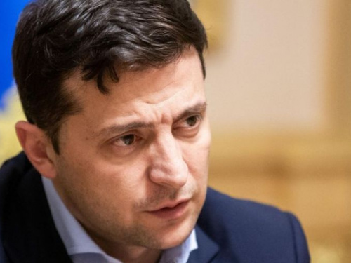 Лучше парада - деньги: Президент Украины отменил военный парад на День Независимости