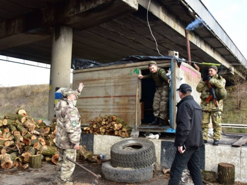 Руководство Волновахи поселило полицейских в «будку»