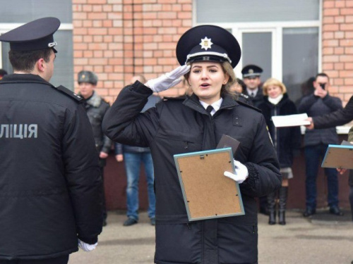 Ряды полиции Донецкой области пополнили более 30 молодых лейтенантов