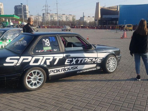 В День автомобилиста в Мариуполе организовали фигурное вождение (ФОТО+ВИДЕО)