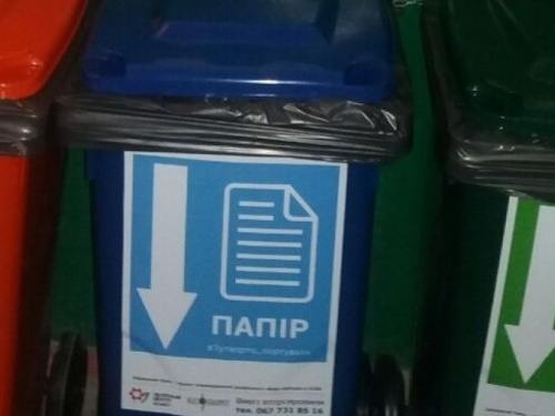«Забиваем баки»: мариупольцы зарабатывают деньги на сортировке отходов