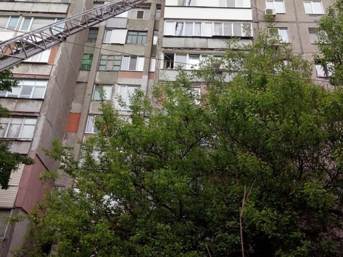 Спасатели в Мариуполе освободили из запертой квартиры 71-летнюю женщину