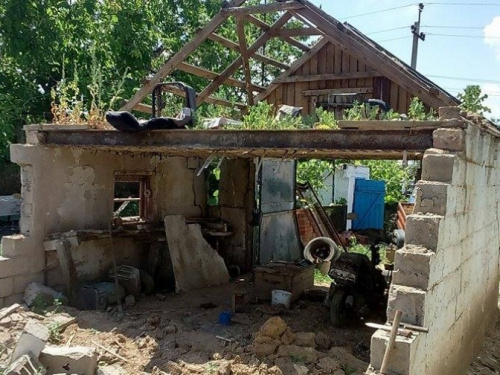 Старики в поселках под Мариуполем ждут смерти, не прячась в убежища (ФОТО+ВИДЕО)