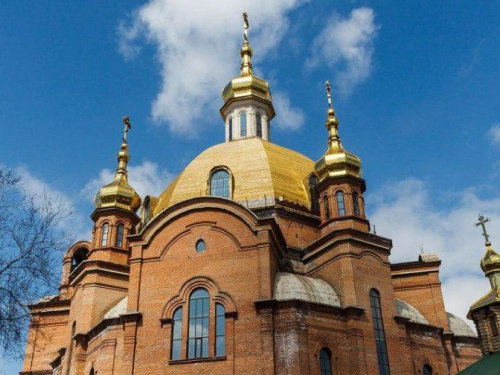 Мариупольчанка с маленьким сыном воровали металл из храма (ФОТО)