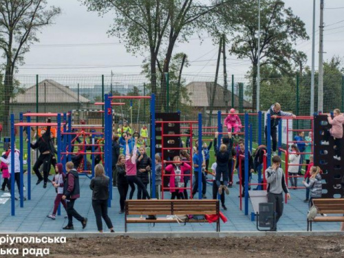 Уникальная площадка и видеонаблюдение: в Мариуполе открыли новый спорткомплекс (ФОТО)