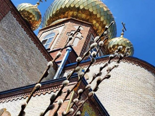 Мариупольцы празднуют Вербное воскресенье (ФОТО)