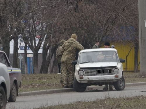 Машина с военными номерами сбила пенсионерку в Мариуполе. Она госпитализирована с мозговой комой (ФОТО+ДОПОЛНЕНО)