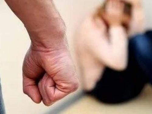 Мариупольчанка страдала от домашнего насилия  со стороны своего сына