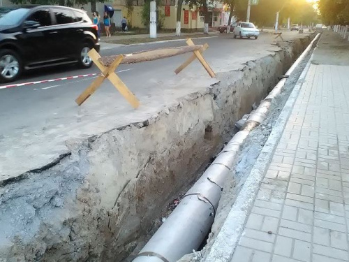 В Мариуполе ремонт магистральных водоводов завершат до конца октября (ФОТО)