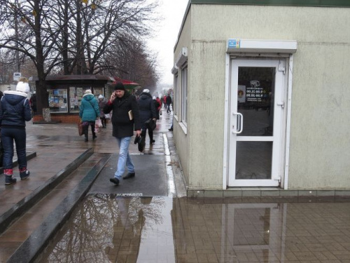 У памятника Высоцкому 