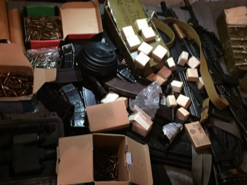 У мариупольских полицейских изъят арсенал оружия донецкого Титана