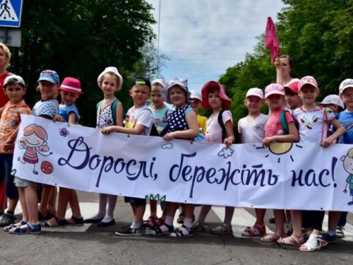 Мариуполь присоединился к региональному флешмобу, посвященному безопасности детей на дорогах (ONLINE-трансляция)