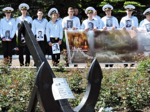 В Мариуполе прошла Акция памяти погибших моряков (ФОТО)