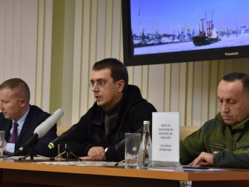 Порты Мариуполя и Бердянска посетил министр Омелян и зарубежные журналисты (ФОТО)