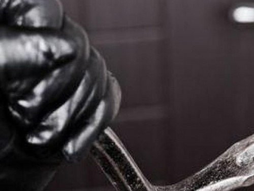 Поймали на «горячем»: в Мариуполе ограбили магазин