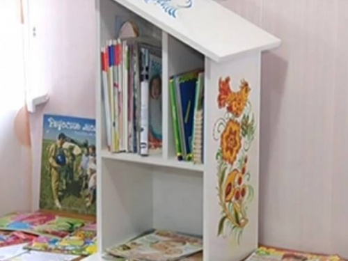 В больницах Мариуполя появились «скворечники» с книгами