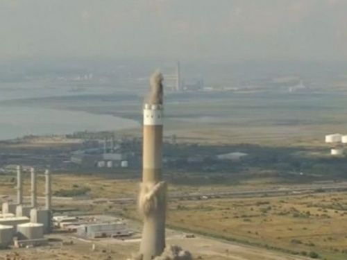 В Британии взорвали самую большую трубу (ВИДЕО)