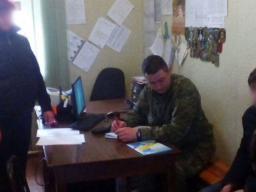 В Донецкой области мать оставила сына ночевать на улице