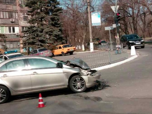 В Мариуполе сегодня утром произошёл всплеск ДТП (ФОТОРЕПОРТАЖ)