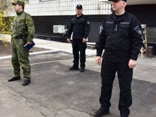 В Мариуполе областной главк полиции был поднят по тревоге (ФОТО)