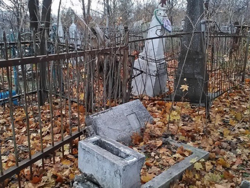 В Мариуполе почти за 300 тыс. грн благоустраивают Успеновское кладбище (ФОТО)