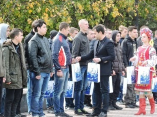 В Мариуполе провели в армию 55 призывников