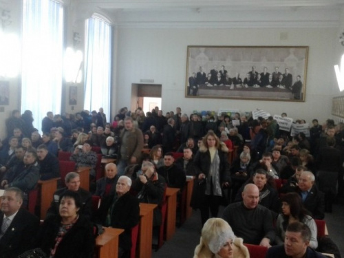 В Мариуполе общественные активисты пытаются сорвать слушания по вопросам экологии (ФОТО)