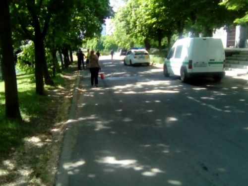 В мариупольском сквере нашли мертвую пенсионерку (ФОТО)