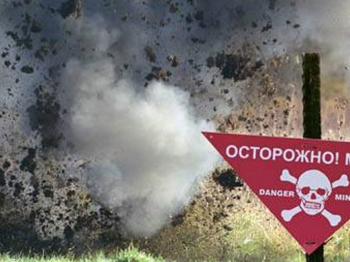 В оккупированном Новоазовске на мине подорвалась женщина, еще семеро человек ранены