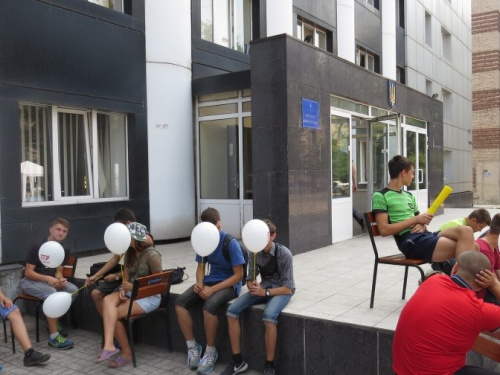 В прокуратуре Мариуполя заявили, что в здание пытался проникнуть неизвестный (ФОТО)