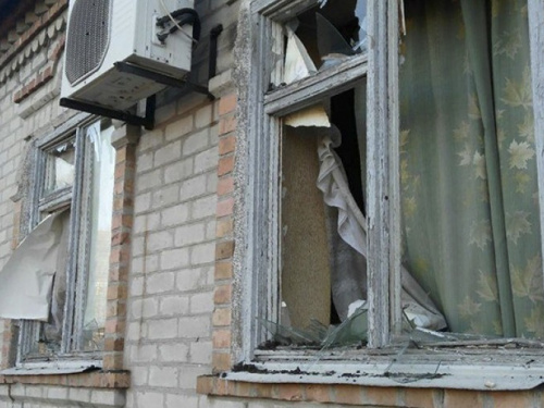 В селе под Мариуполем в ходе обстрела поврежден газопровод и линия электропередачи (ФОТО)