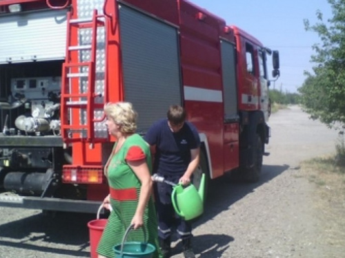 Спасатели доставили воду в северные города Донецкой области