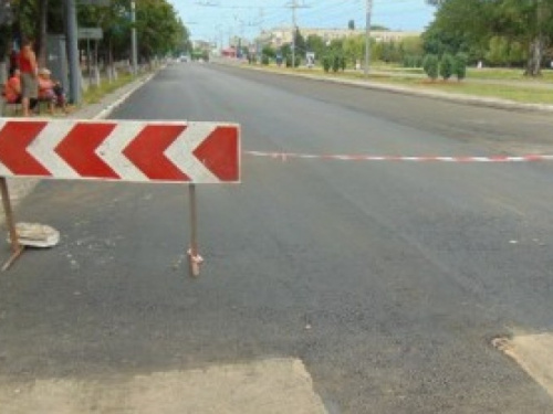 В центре Мариуполя инспекторы ТТУ вместо полиции ловят водителей-нарушителей (ФОТО)