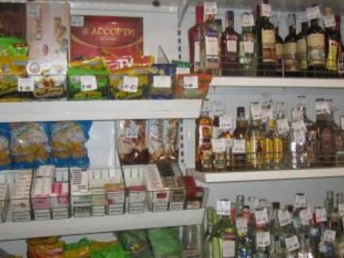 В центре Мариуполя изъяли нелицензионные алкоголь и сигареты на сумму более 20 тыс. грн. (ФОТО)