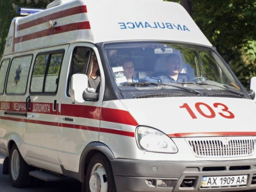 В центре Мариуполя микроавтобус сбил пенсионерку