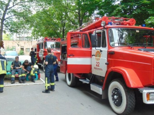 В центре Мариуполя загорелась квартира в многоэтажке (ФОТО)