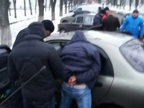 В центре Волновахи задержали наркодельца с амфетамином и марихуаной (ФОТО)